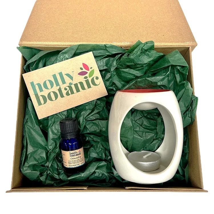 Oil and burner gift set is presented as a ready-made gift in a cardboard, magnetic-close gift box